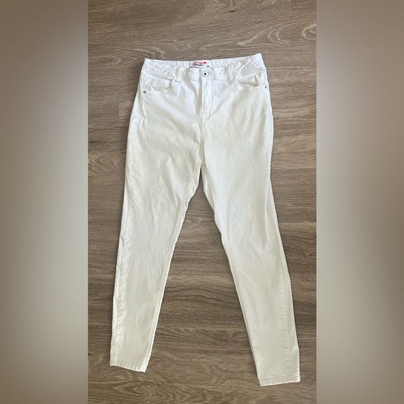 Don't Call Me Jennifer White Jeans - Picture 1 of 5